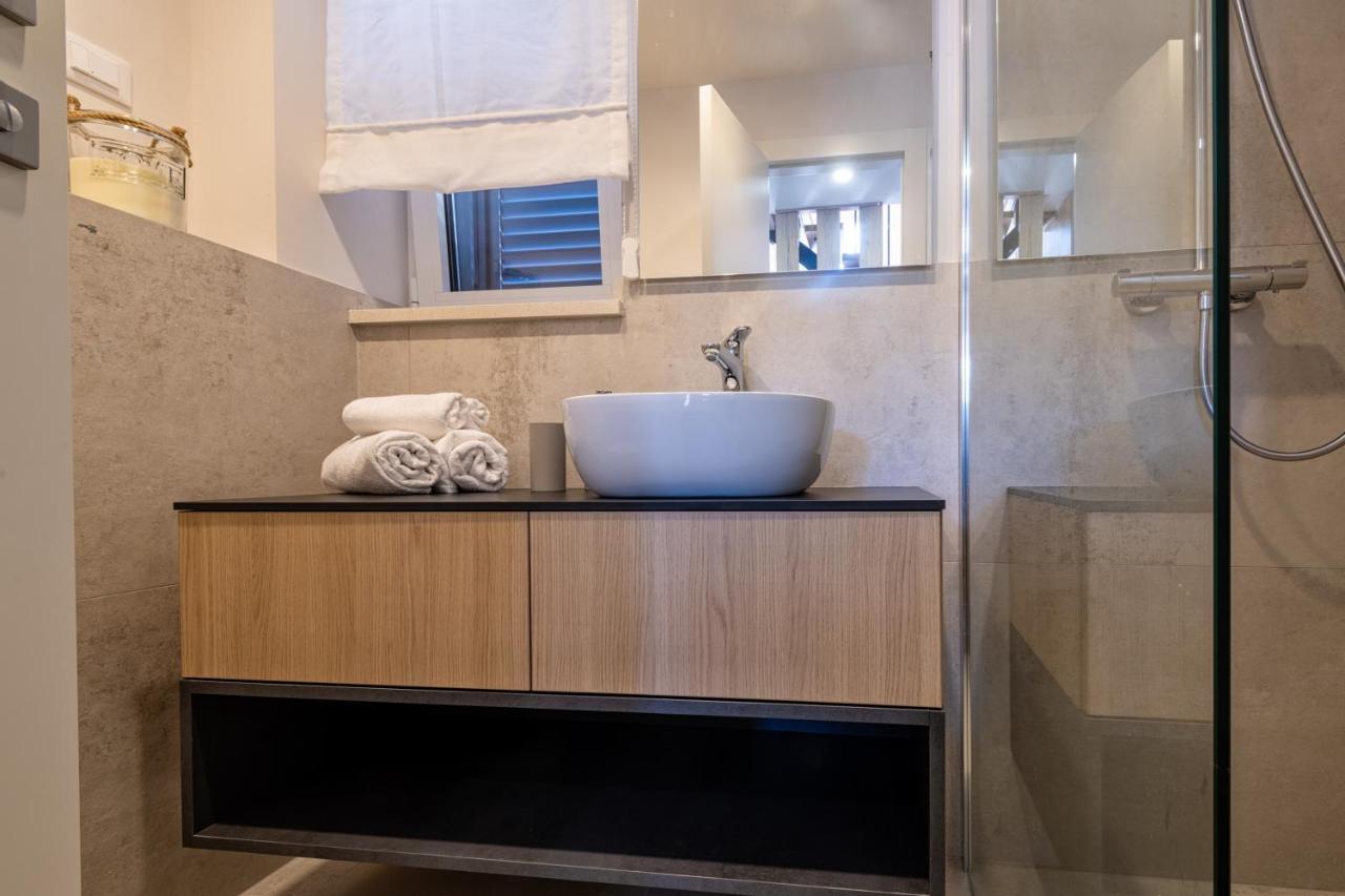 Luxury Seaview Apartment - Mare สลาโน ภายนอก รูปภาพ